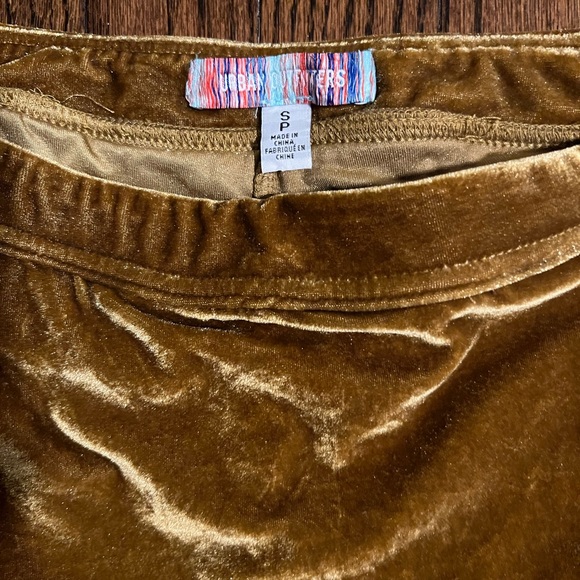 Urban outfitters velvet skirt - Picture 3 of 3